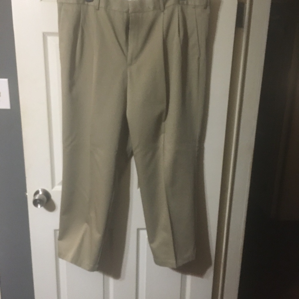 Dockers Men's Chinos in Light Khaki